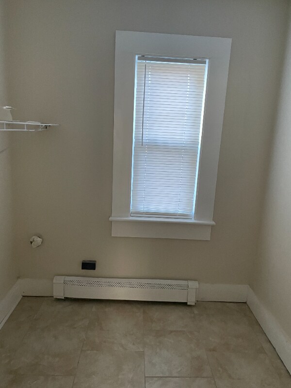 6 Charles St, Chicopee, MA 01020 Room for Rent in Chicopee, MA