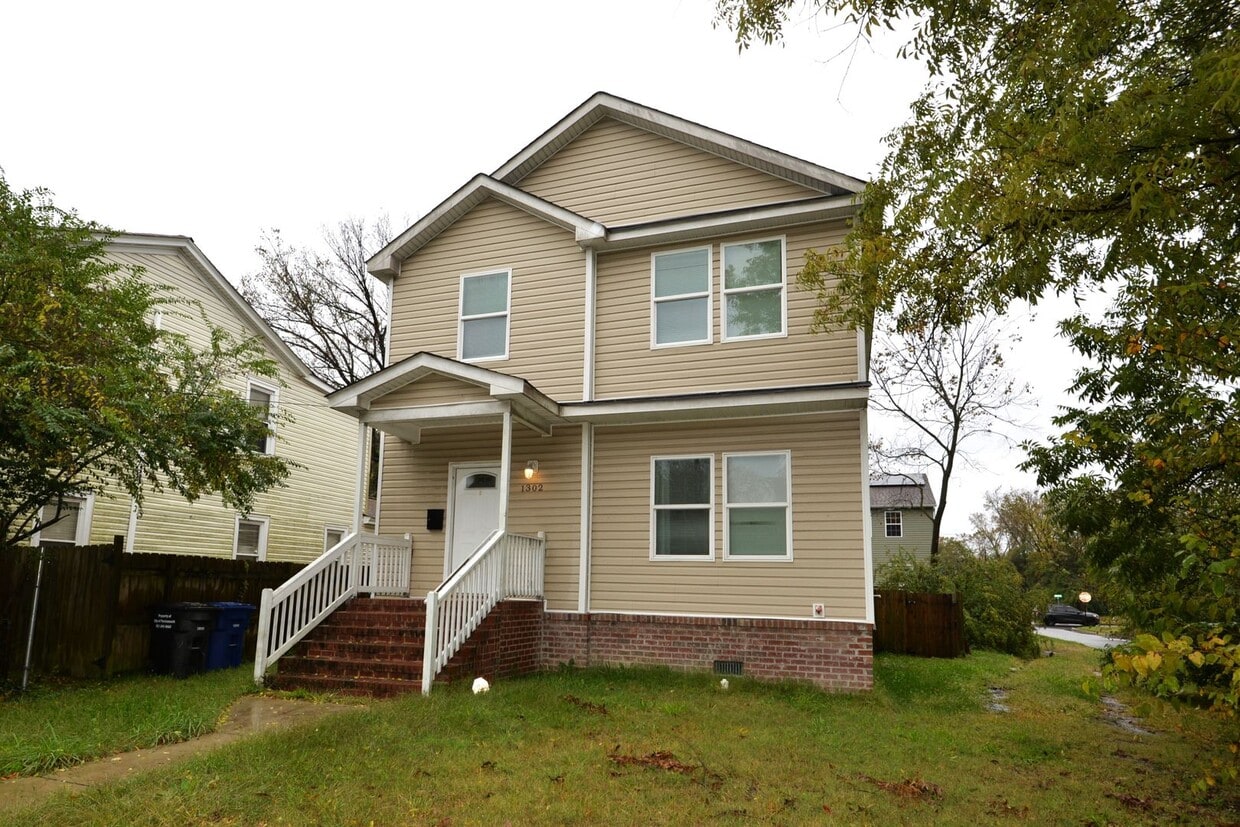 Primary Photo - Spacious Single Family w/ Two Master Suites