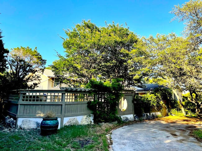 Building Photo - 104 S Tumbleweed Trl