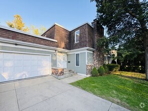 Building Photo - 514 Talma St