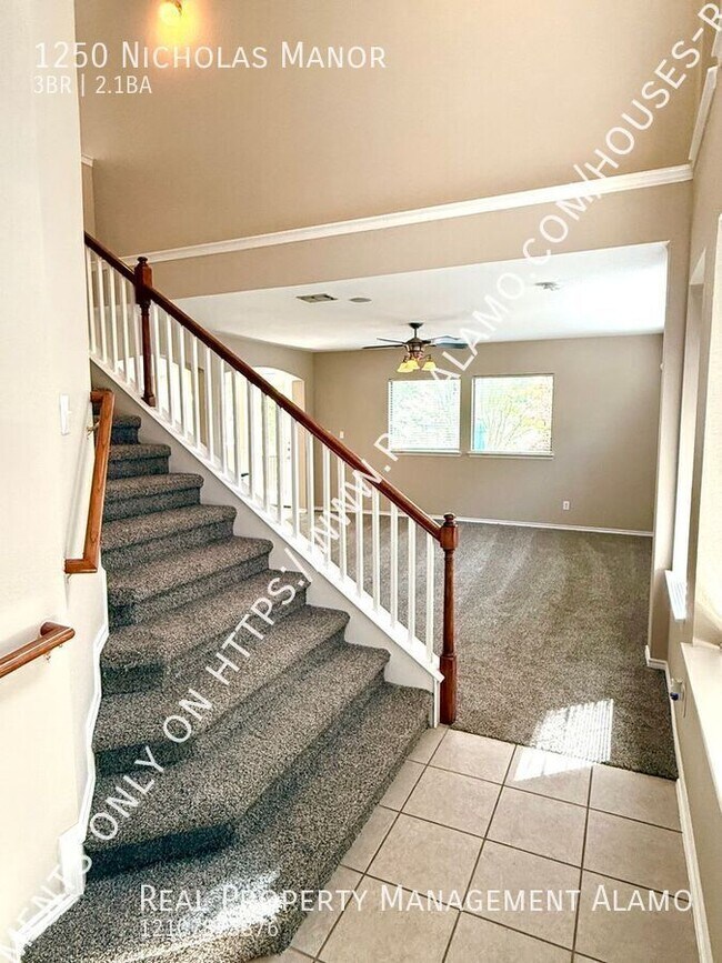 Photo - 1250 Nicholas Mnr House