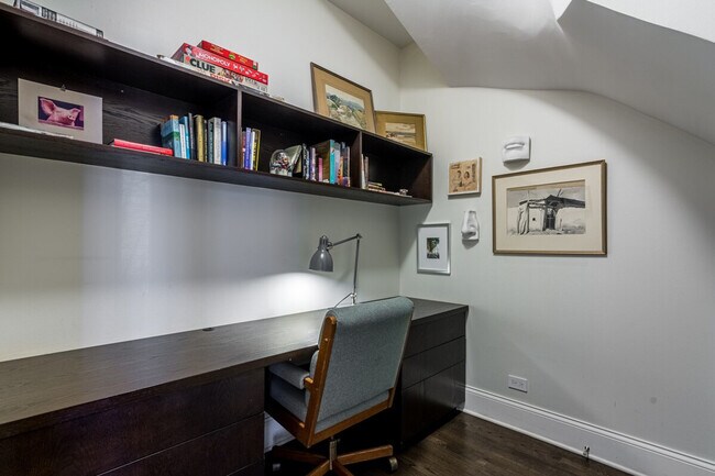 Building Photo - 2947 W Logan Blvd