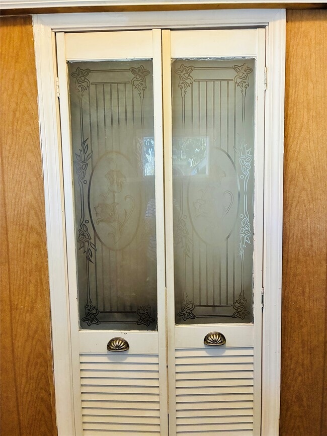 Building Photo - 702 Caplin St