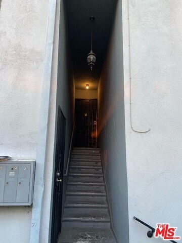Building Photo - 433 E Hardy St