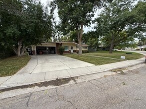 Building Photo - 595 Parks St