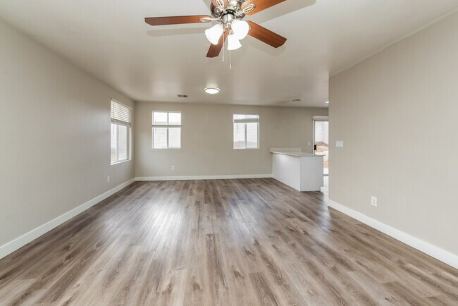 Foto del edificio - 523 Roberta Alecia Ave