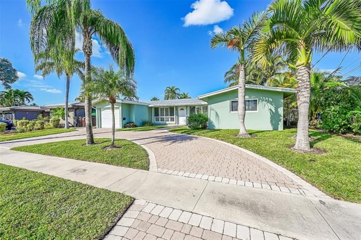Primary Photo - 211 SE 9th Ct