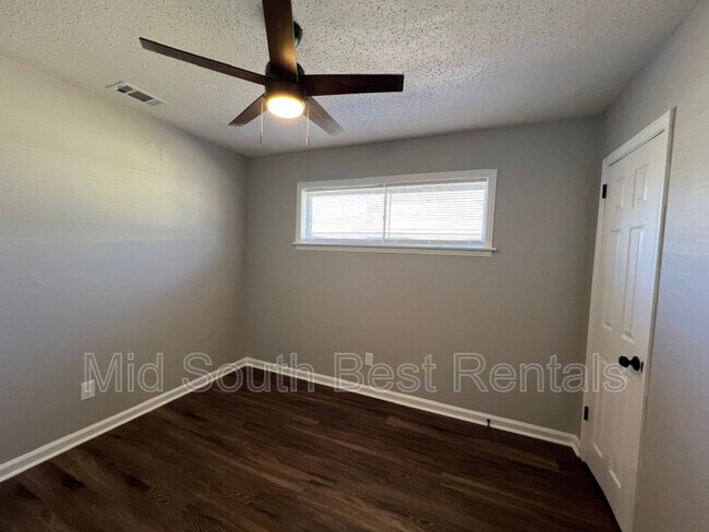 Foto del edificio - 1793 Tampa Cove