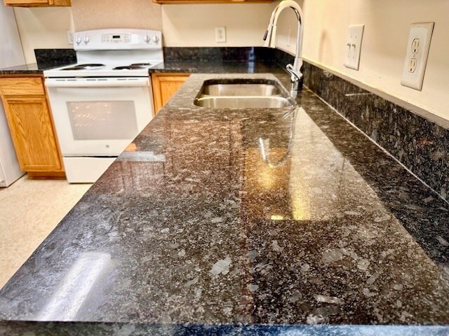 Building Photo - Beautiful townhouse 2 bed 1.5 bath