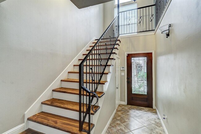 Building Photo - 1304 Dart St