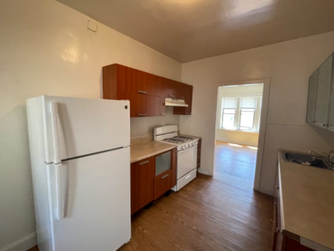 Building Photo - 832 S Austin Blvd