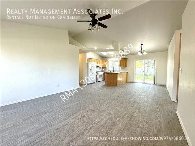 Building Photo - 8071 Waterside Ave