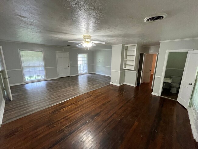 Foto del edificio - 111 Robinhood Rd