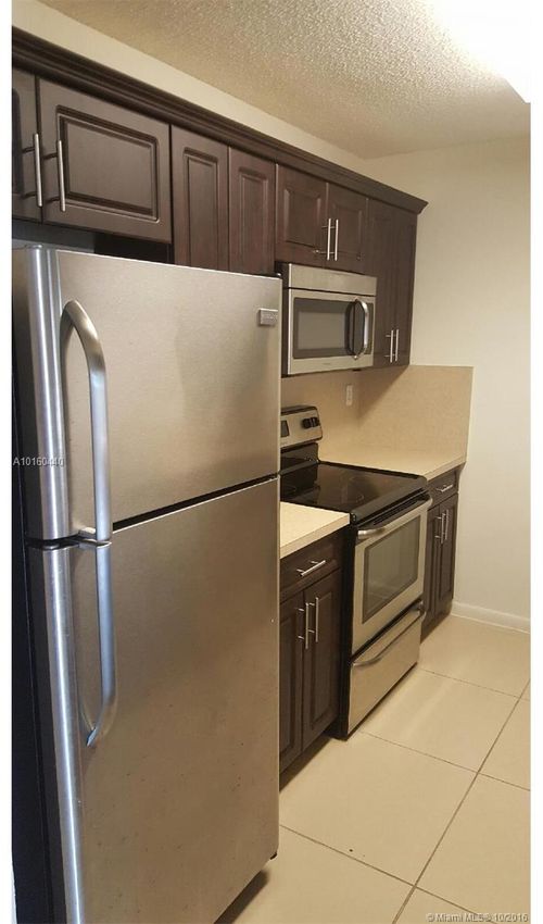 Foto del edificio - 2221 S Sherman Cir