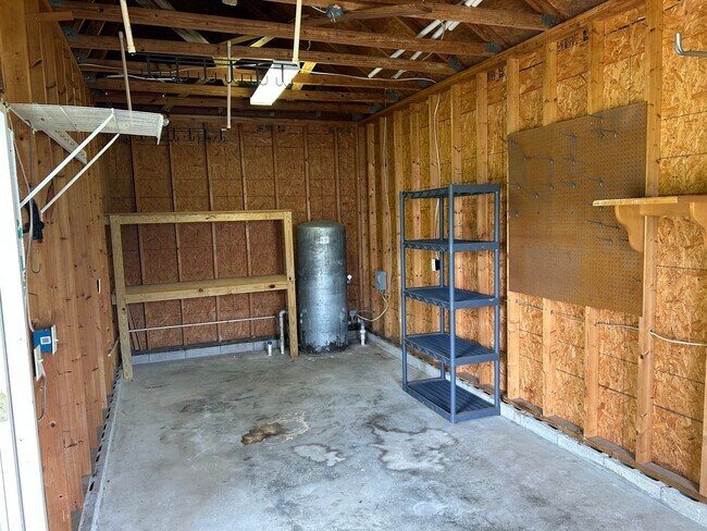 Building Photo - 3809 Doe Ln