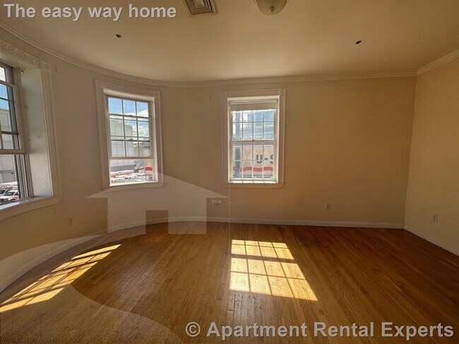 Photo - 4 Bishop Allen Dr Apartment