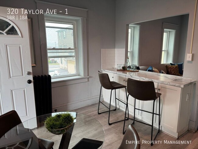 Foto del edificio - 320 Taylor Ave
