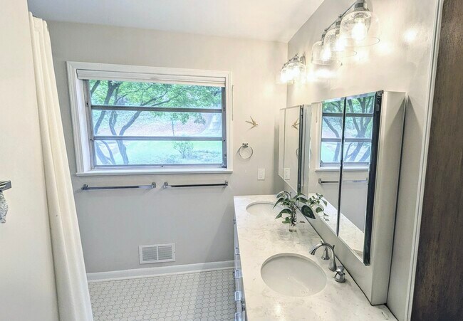 Foto del edificio - 133 Laurel Forest Cir NE