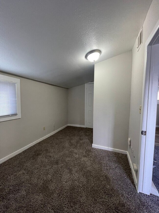 Foto del edificio - One Bedroom Private Cottage! Renovated Uni...