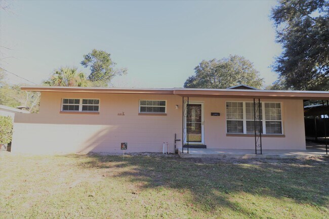 Building Photo - 2119 Bourget Dr
