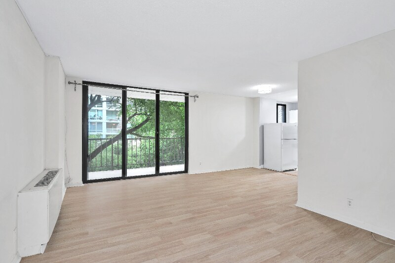 Foto principal - 2201 New Hampshire Ave NW