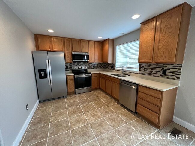 Foto del edificio - 4413 Centerville Dr