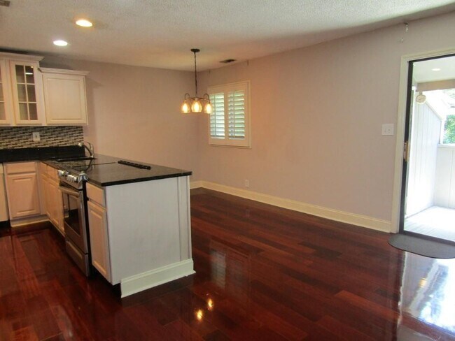 Foto del edificio - 10301 N Kings Hwy