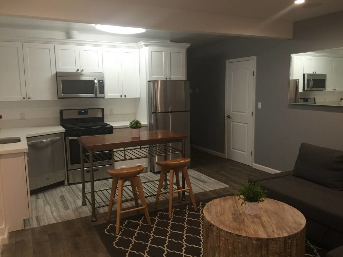 2665 South La Brea Ave, Los Angeles, CA 90016 Townhome Rentals in Los