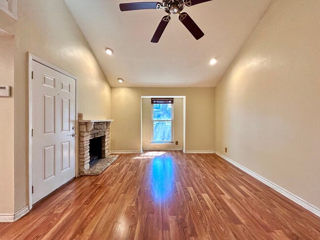 Foto del edificio - 1713 Timber Ridge Dr