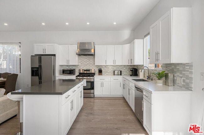 Foto del edificio - 5202 Topeka Dr