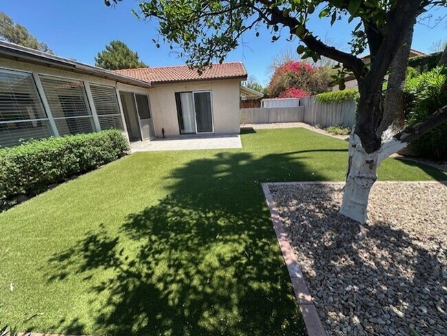 Building Photo - The Lakes Community in Tempe