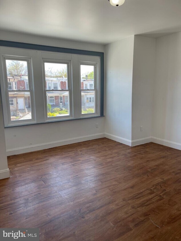 Foto principal - 5829 Warrington Ave