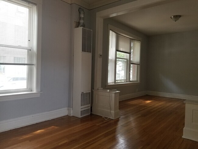 Building Photo - 2952 W Altgeld St