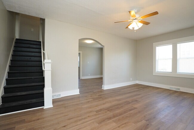 Building Photo - 2402 Milburn