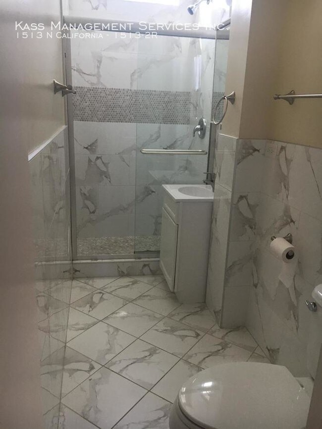 Building Photo - Awesome Humboldt Park 2bd.1bth Coach House