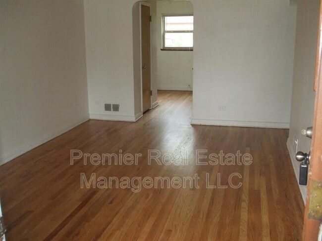 Building Photo - 102 E Florida Ave