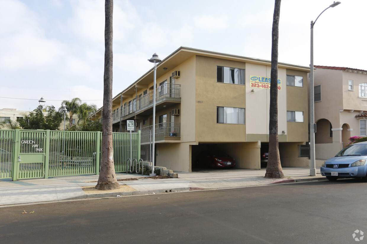 Edificio - 5923 Carlton Way