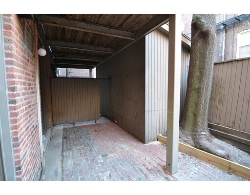 Building Photo - 67 St Germain St