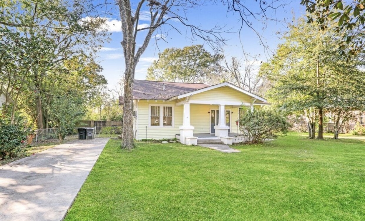 Primary Photo - 352 East Dr