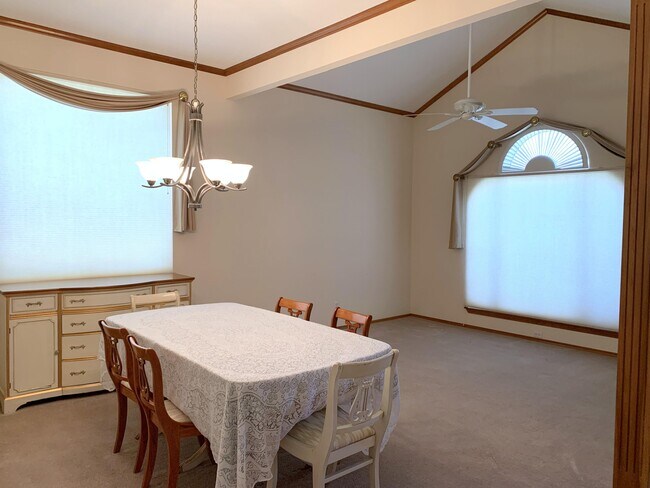 Foto del edificio - 8009 Scoresby Dr NE