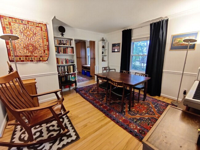 Foto del edificio - 5837 Edgehill Dr