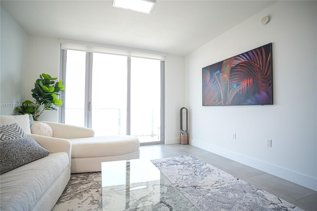 Foto del edificio - 300 Sunny Isles Blvd