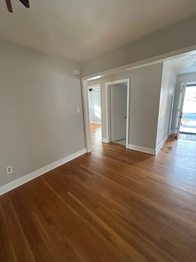 Building Photo - 3BR house in Salem.