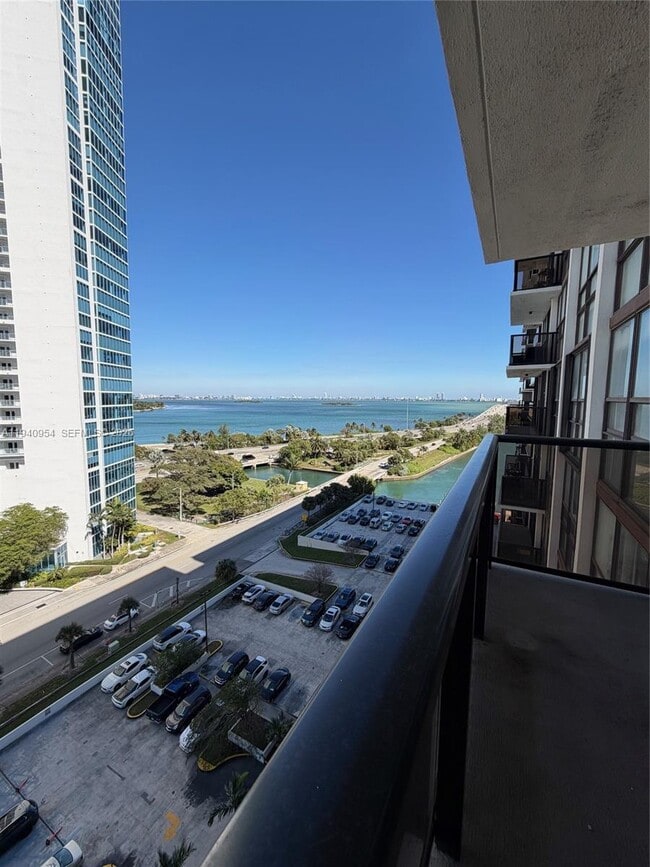 Building Photo - 600 NE 36th St