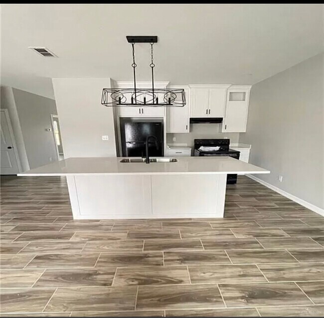 Foto del edificio - 446 W 5th St