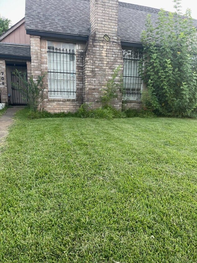 Foto principal - 708 Carol Lynn Dr