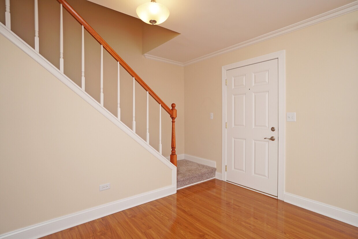 842 Oxford Pl, Wheeling, IL 60090 Townhome Rentals in Wheeling IL