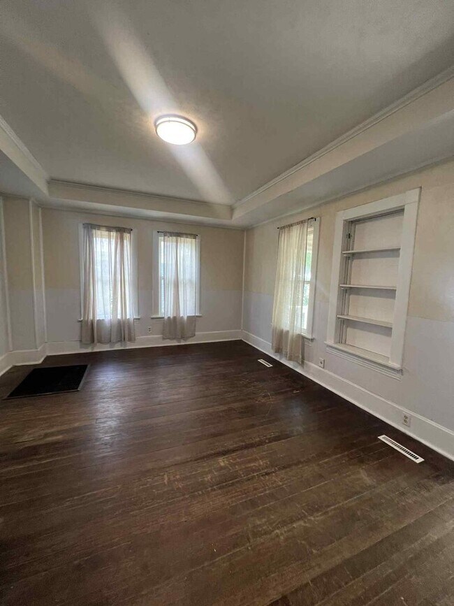 Foto del edificio - BEAUTIFUL HISTORIC, VINTAGE 4 BEDROOM / 2 ...