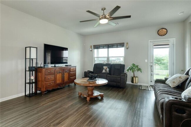 Building Photo - 108 Shiner Ln
