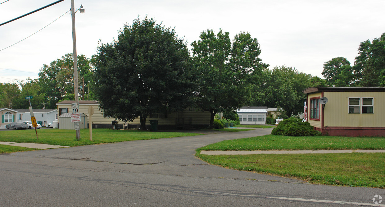 Foto del edificio - Forest Lawn Mobile Home Community